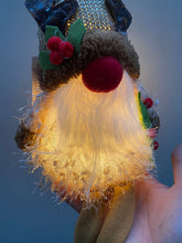 Cargar imagen en el visor de la galería, Muñeco Elfo Sentado de Navidad con luz LED Ilumina Cuerpo, Figura Enano de Elfo de Navideño Para Decoración de Navadad 15x9x45cm