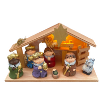 Cargar imagen en el visor de la galería, Portal Nacimiento infantil 1 LED 7 Figuras 28x10x17cm belén figuras pesebre de navidad decoración hogar, 2 modelos, envío de 1 unidad al azar