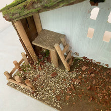 Cargar imagen en el visor de la galería, Casa Portal Madera con musgo para belén de un Nacimiento navidad diseño realista