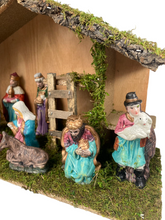 Cargar imagen en el visor de la galería, Portal de Nacimiento con Figuras de Resina Pesebre de Madera Belen para Decoracion de Navidad 15x40x25 cm
