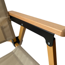 Cargar imagen en el visor de la galería, Silla de playa plegable con reposabrazos de Madera Cayo ancho de exteriores