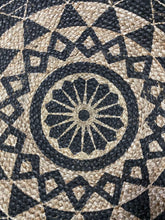 Cargar imagen en el visor de la galería, Alfombra redonda trenzada de 100% Yute natural de 4 diseños – Diámetro 90 cm