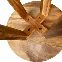 Cargar imagen en el visor de la galería, Taburete de baño con 4 patas Cruzadas y tapa de madera MDF