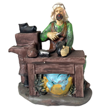 Cargar imagen en el visor de la galería, Figura de Belen de Oficios Trabajadores, Carnicero, Panadera, Zapatero, Herrero, Alfarero, leñador, Resina 6 Piezas 9x5.5x11 cm aproximamente para decoracion de navidad