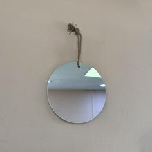 Cargar imagen en el visor de la galería, Espejo rústico Decoración montado en la pared con cuerda de Yute colgante para baño dormitorio salón