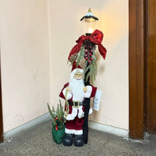 Cargar imagen en el visor de la galería, Muñeco de Papá Noel con Farol plegable, 110 cm, Decoración Navideña para Hogar - Gerimport