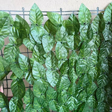Cargar imagen en el visor de la galería, Malla Artificial de Hojas Verdes para Cercos y Decoración – Valla Artificial de Hoja Panel Enrollable para Jardín, Balcón y Terrazas