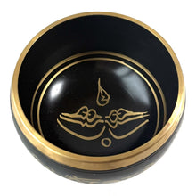 Cargar imagen en el visor de la galería, Cuenco Instrumental Tibetano de Latón Decorado 11,6 cm – Incluye Mazo de Madera – Modelo Enviado al Azar