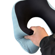 Cargar imagen en el visor de la galería, Cojín de Viaje Ergonómico de Espuma con Memoria – Almohada Cervical de Poliéster y Poliuretano 25x25 cm, Ajustable y Transpirable