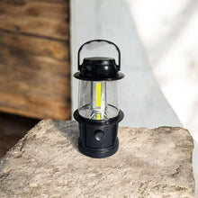 Cargar imagen en el visor de la galería, Lámpara de Camping LED 6W Portátil – Funciona con 3 Pilas AA, Linterna para Acampar, Pesca, Senderismo y Emergencias – 16 cm – Color Aleatorio