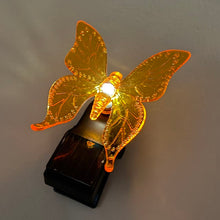 Cargar imagen en el visor de la galería, 3 Mariposas de Luz Solar para Jardín con Pinza, Decoración LED Exterior Impermeable PP, Luces Solares Decorativas para Plantas, Macetas, Balcón o Terraza