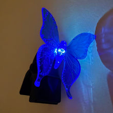 Cargar imagen en el visor de la galería, 3 Mariposas de Luz Solar para Jardín con Pinza, Decoración LED Exterior Impermeable PP, Luces Solares Decorativas para Plantas, Macetas, Balcón o Terraza