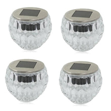 Cargar imagen en el visor de la galería, Set de 4 Luces Solares LED de Cristal Facetado - Blanco Cálido para Jardín y Exterior - Impermeable y Compacto (7x6.5cm)