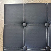 Cargar imagen en el visor de la galería, Puf Cuadrado de Almacenamiento de Piel Sintética con Tapa Acolchada, Asiento Auxiliar, 38 × 38 × 36 cm