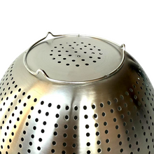 Cargar imagen en el visor de la galería, Colador Quttin Acero Inoxidable 28 cm – Resistente, Apto Lavavajillas, Uso Profesional y Doméstico