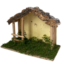 Cargar imagen en el visor de la galería, Casa Portal Madera con musgo para belén de un Nacimiento navidad diseño realista