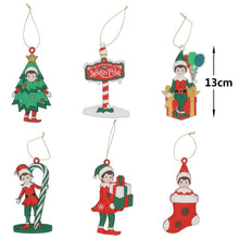 Cargar imagen en el visor de la galería, Set de 6 Adornos Navideños de Madera Elfos (13 cm) - Colgantes para Árbol de Navidad