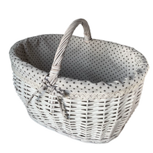Cargar imagen en el visor de la galería, Cesta Mimbre Oval con PUNTILLA Grande Blanco 46 x 33 x 25 con asa 35 cm