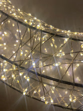 Cargar imagen en el visor de la galería, Corona de Navidad Luminosa Metal 3D con Luces LED Calida Plata Para Decoración de Navidad Interior