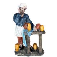 Cargar imagen en el visor de la galería, Figura de Belen de Oficios Trabajadores Resina 4 Piezas 8x3.5x13 cm aproximamente para decoracion de navidad