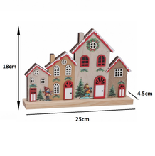 Cargar imagen en el visor de la galería, Casa de Madera Navideña con Luz LED, Decoración de Navidad de Pueblo con Niños y Abetos, 25x4.5x18 cm, Modelo Surtido (1 Unidad)