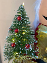 Cargar imagen en el visor de la galería, Gran Soldado Cascanueces Byron Con Luz y Movimiento 110 cm figura soldado rojo Para Decoración de Navidad