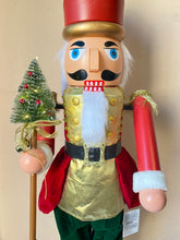 Cargar imagen en el visor de la galería, Gran Soldado Cascanueces Byron Con Luz y Movimiento 110 cm figura soldado rojo Para Decoración de Navidad