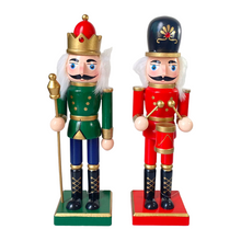 Cargar imagen en el visor de la galería, Cascanueces Soldado Verde / Rojo De Madera Navideño Figura Decorativa Para Decoracion de Navidad