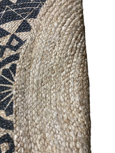 Cargar imagen en el visor de la galería, Alfombra de yute con patrón de yute natural y Estampado Negro 100% yute resistente, trenzada, para interiores o exteriores, patio, sala de estar, comedor