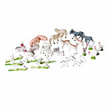 Cargar imagen en el visor de la galería, Lote de Animales Pequeños de Granja de Plástico 2-6 cm - 9 Modelos Surtidos para Belén, Dioramas y Decoración de Navidad