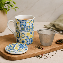 Cargar imagen en el visor de la galería, Taza Mug de Cerámica 280 ml con Filtro de Acero Inoxidable y Tapa – Diseño Decorativo