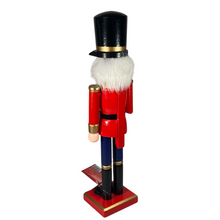 Cargar imagen en el visor de la galería, Cascanueces Soldado Verde / Rojo De Madera Navideño 7.5x6x25 cm Figura Decorativa Para Decoracion de Navidad