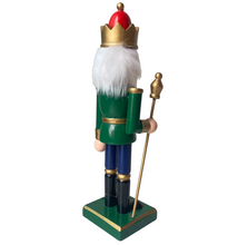 Cargar imagen en el visor de la galería, Cascanueces Soldado Verde / Rojo De Madera Navideño Figura Decorativa Para Decoracion de Navidad