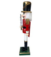 Cargar imagen en el visor de la galería, Cascanueces Soldado Verde / Rojo De Madera Navideño Figura Decorativa Para Decoracion de Navidad