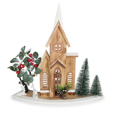 Cargar imagen en el visor de la galería, Casa de Madera Navideña con 25 Luces LED Cálidas (41.5x9x42.5 cm) - Escena Decorativa de Navidad en Madera con Renos y Árboles, Adorno para Mesa o Chimenea (5 Modelos Surtidos - Envío Aleatorio)