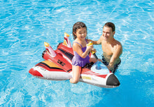 Cargar imagen en el visor de la galería, Flotador inflable para piscina INTEX con forma de avión con pistola de agua: Juguete de piscina para niños – Incluye pistola de agua – Capacidad de peso: 40 kg – 117 x 117 cm – El color Azar