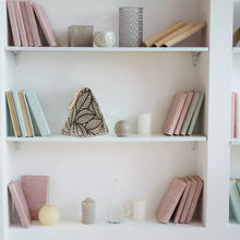 Cargar imagen en el visor de la galería, Bonito ratón con bufanda, perro, gato, saco para puerta, tope de puerta de relleno de arena, animales pesados, 1 kg, bonita decoración del hogar, juguete para niños (gris)