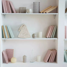 Cargar imagen en el visor de la galería, Bonito ratón con bufanda, perro, gato, saco para puerta, tope de puerta de relleno de arena, animales pesados, 1 kg, bonita decoración del hogar, juguete para niños (gris)