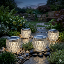 Cargar imagen en el visor de la galería, Set de 4 Luces Solares LED de Cristal Facetado - Blanco Cálido para Jardín y Exterior - Impermeable y Compacto (7x6.5cm)