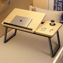 Cargar imagen en el visor de la galería, Mesita Multiuso Plegable de Madera – Escritorio Portátil para Cama o Sofá con Soporte Ajustable, Portavasos y Patas Plegables (55x32,5x25 cm)