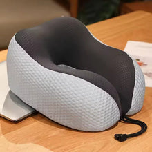 Cargar imagen en el visor de la galería, Cojín de Viaje Ergonómico de Espuma con Memoria – Almohada Cervical de Poliéster y Poliuretano 25x25 cm, Ajustable y Transpirable