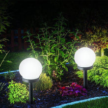 Cargar imagen en el visor de la galería, Set de 6 Luces Solares LED para Jardín con Forma de Bola Blanca - Lámpara de Exterior Impermeable, Luz Blanca Fría, Estaca de Plástico para Decoración de Caminos y Patio