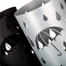 Cargar imagen en el visor de la galería, Paragüero contemporáneo Plateado de Metal Redondo con Tallado de Gotas de Lluvia