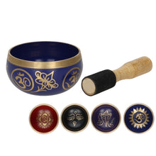 Cargar imagen en el visor de la galería, Cuenco Instrumental Tibetano de Latón Decorado 11,6 cm – Incluye Mazo de Madera – Modelo Enviado al Azar