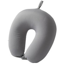 Cargar imagen en el visor de la galería, Cojín de Viaje Cervical en Forma U con Microbolas de Espuma – Almohada de Cuello Suave y Transpirable 26x28 cm para Avión, Coche y Tren