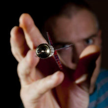 Cargar imagen en el visor de la galería, 12 Dardos de Metal con Patrón de Bandera de estados unidos y GB