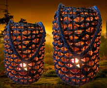 Cargar imagen en el visor de la galería, Farol redondo mimbre con candelera para velas, asa cáñamo colgante luz hogar