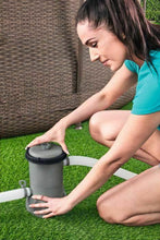 Cargar imagen en el visor de la galería, Depuradora Agua Piscina 2.006 Lt/h Filtro cartucho Bestway 58383, 32 MM