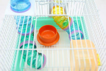 Cargar imagen en el visor de la galería, Jaula Hámster Chalé con Rueda y Túnel Especial Color envia al Azar 34.5x28x24 cm