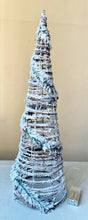 Cargar imagen en el visor de la galería, Cono de Navidad árbo,decorado Xmas espumillon con 15 luces LED cálida 60 cm